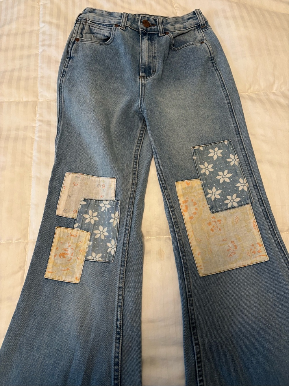 Billabong Wrangler Floral Patchwork Flare Jeans Raw Hem High Waisted Size 26 - Picture 4 of 9